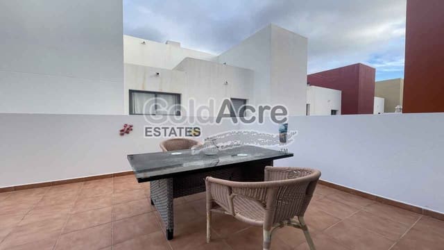 4 bedroom Apartment for sale in Antigua with pool - € 275,000 (Ref: 9533333)