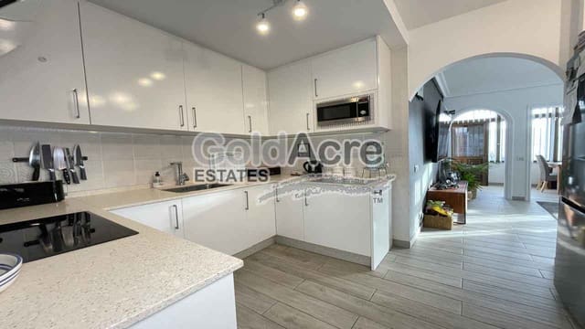 2 bedroom Apartment for sale in Corralejo, La Oliva - € 329,000 (Ref: 9535393)