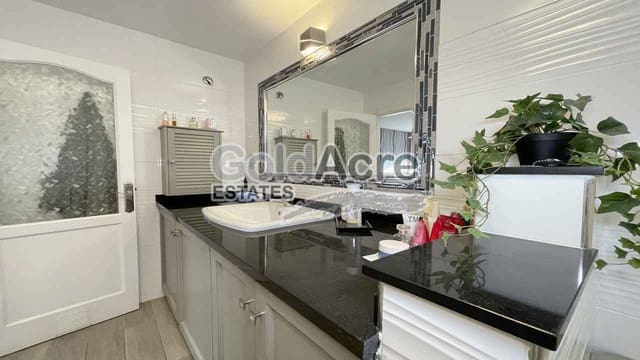 2 bedroom Apartment for sale in Corralejo, La Oliva - € 329,000 (Ref: 9535393)