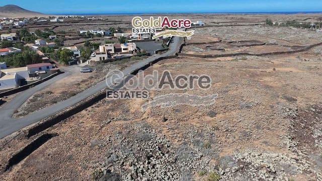 Grunde uden byggetilladelser til salg i Lajares, La Oliva - € 340.000 (Ref: 9543133)