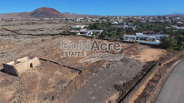 Ubebygd land til salgs i Lajares, La Oliva - € 400 000 (Ref: 9543134)