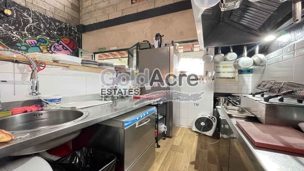 Commercial for sale in Corralejo - € 75,000 (Ref: 9555251)