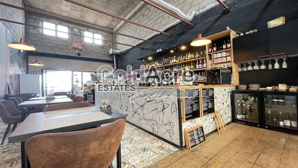Commercial for sale in Corralejo - € 75,000 (Ref: 9555251)