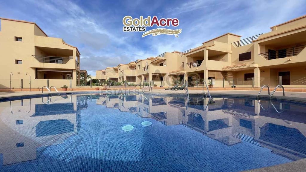 4 bedroom Villa for sale in Corralejo with pool - € 365,000 (Ref: 9557760)