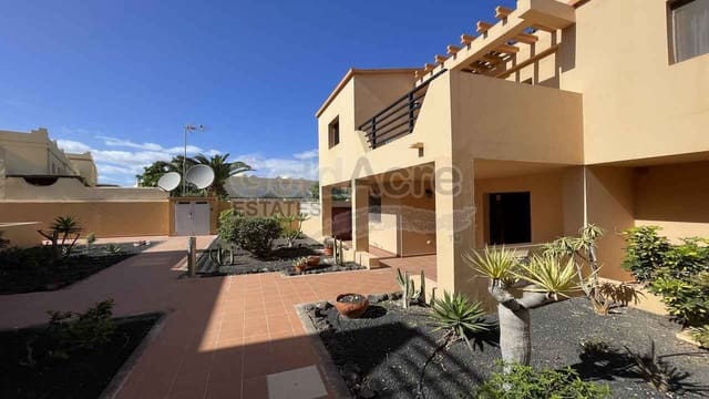 4 sypialnia Willa na sprzedaż w Corralejo, La Oliva z basenem - 365 000 € (Ref: 9557760)