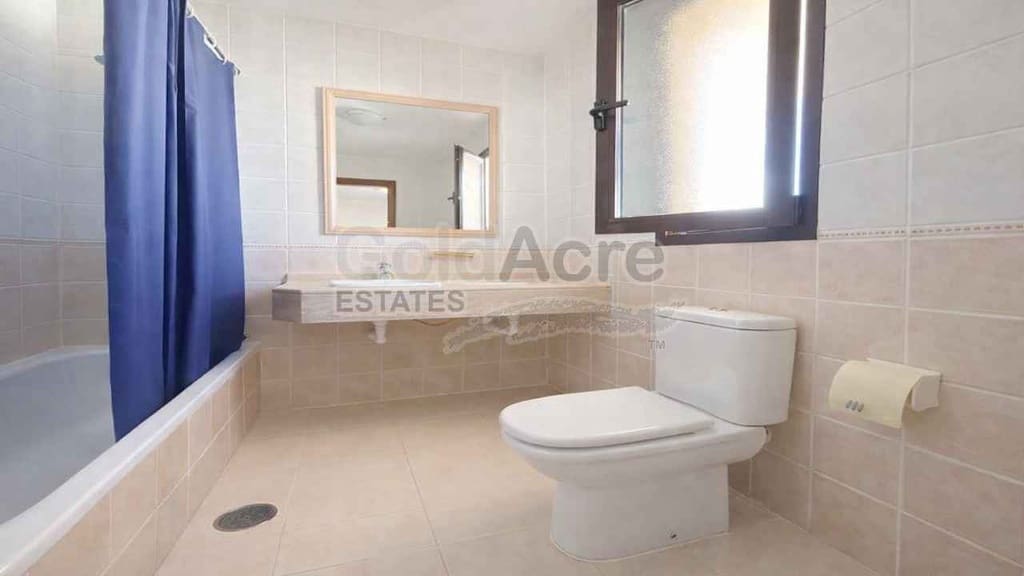 4 bedroom Villa for sale in Corralejo with pool - € 365,000 (Ref: 9557760)