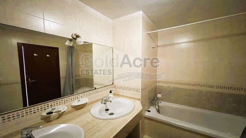 4 bedroom Villa for sale in Corralejo with pool - € 365,000 (Ref: 9557760)