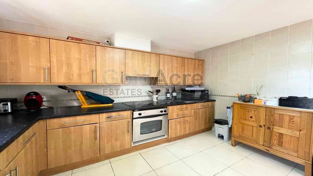 4 bedroom Villa for sale in Corralejo with pool - € 365,000 (Ref: 9557760)