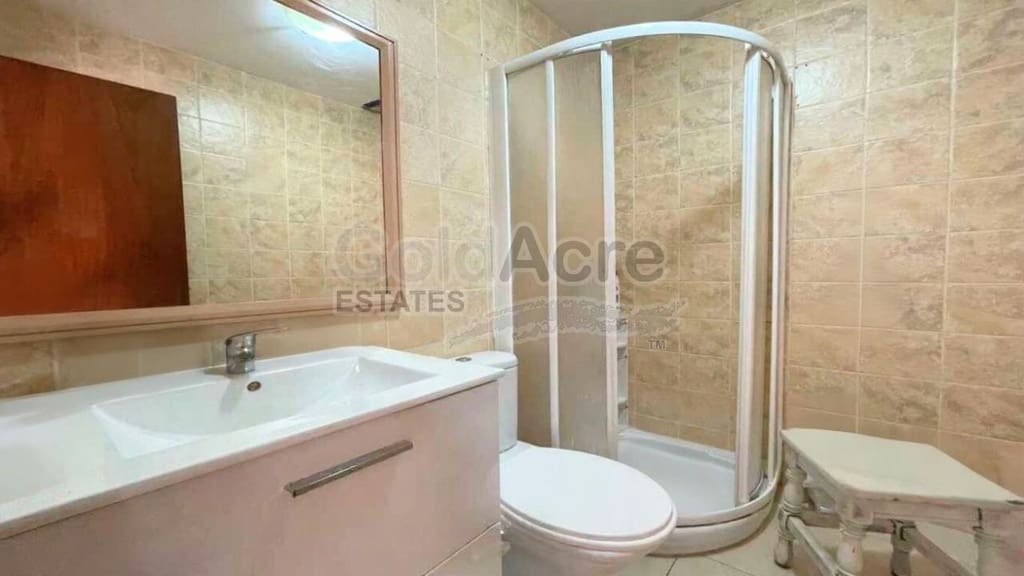 4 bedroom Villa for sale in Corralejo with pool - € 365,000 (Ref: 9557760)