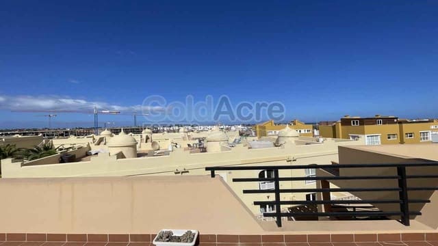 4 soveværelse Villa til salg i Corralejo, La Oliva med swimmingpool - € 365.000 (Ref: 9557760)