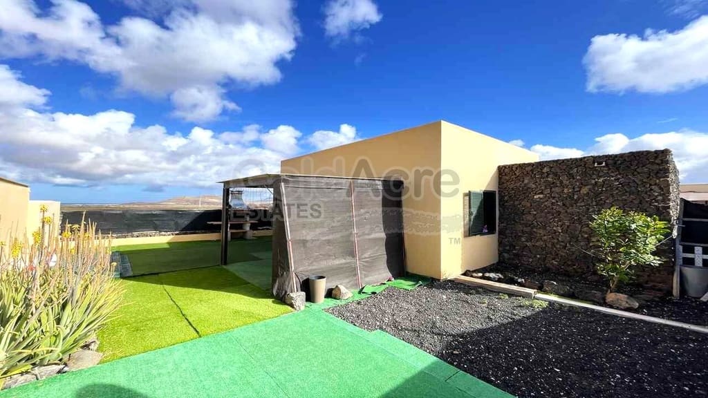 2 bedroom Villa for sale in La Oliva - € 249,000 (Ref: 9557761)