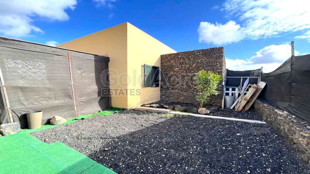 2 bedroom Villa for sale in La Oliva - € 249,000 (Ref: 9557761)