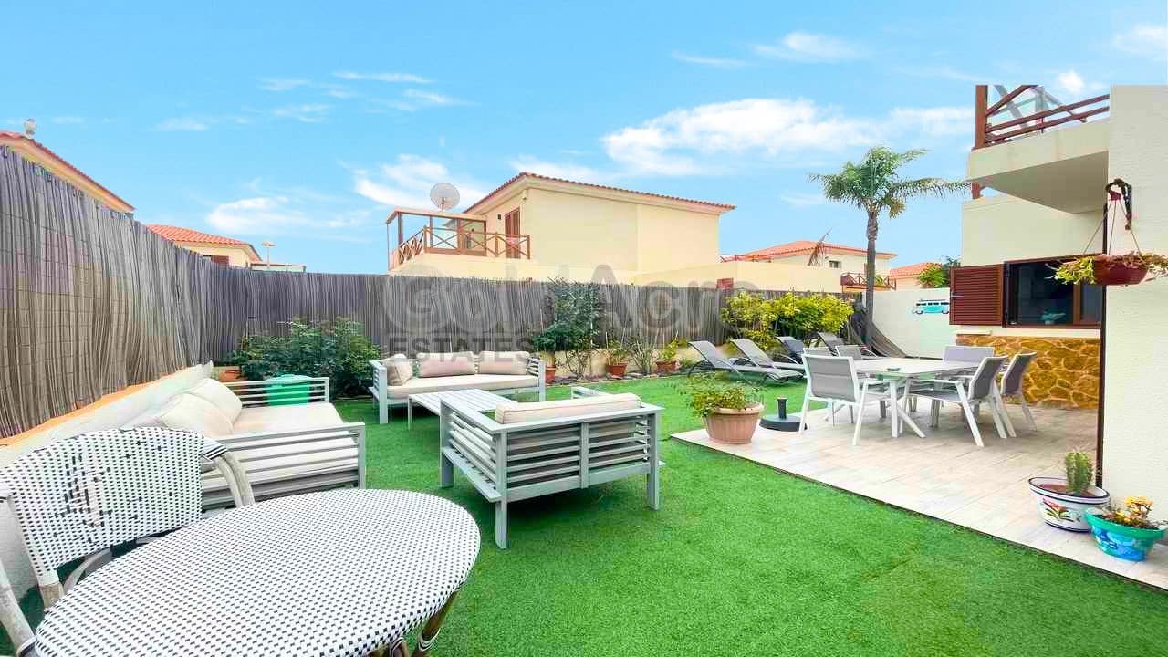 3 soveværelse Lejlighed til salg i La Oliva med swimmingpool - € 269.000 (Ref: 9615186)