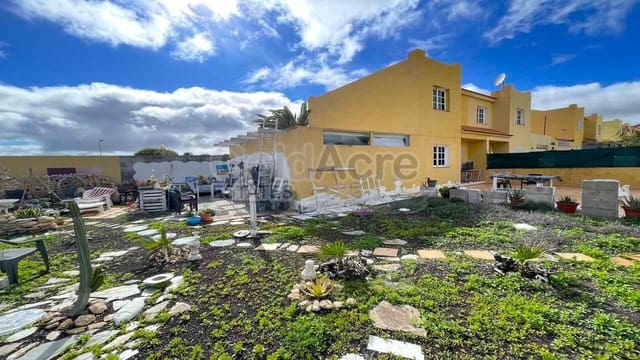 3 makuuhuone Huvila myytävänä paikassa Parque Holandés, La Oliva mukana uima-altaan - 289 000 € (Ref: 9615187)