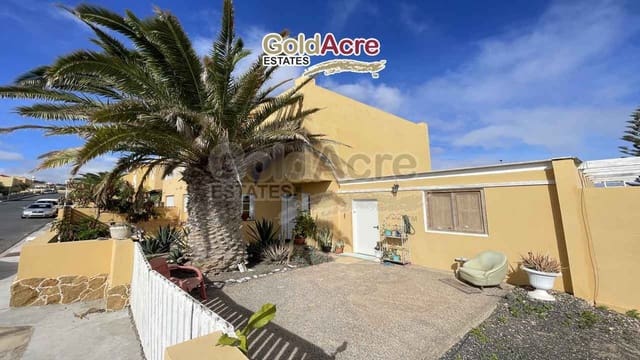 3 bedroom Villa for sale in Parque Holandés, La Oliva with pool - € 289,000 (Ref: 9615187)