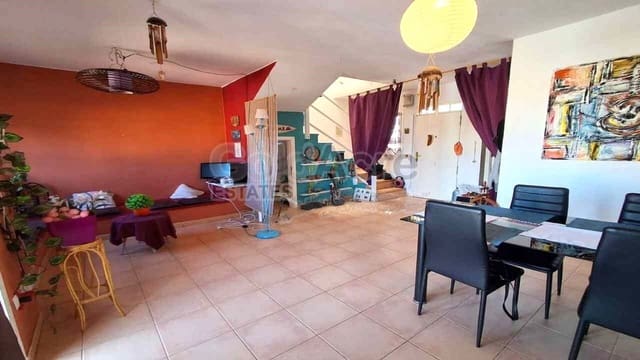 3 bedroom Villa for sale in Parque Holandés, La Oliva with pool - € 289,000 (Ref: 9615187)