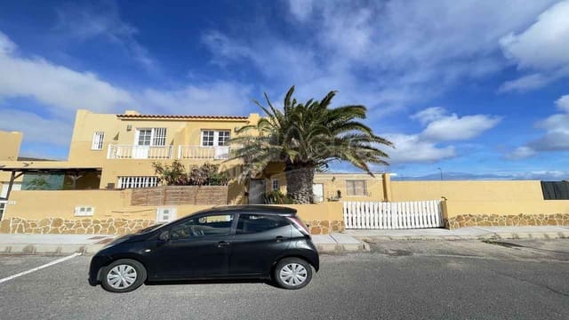 3 bedroom Villa for sale in Parque Holandés, La Oliva with pool - € 289,000 (Ref: 9615187)