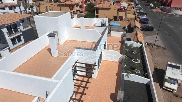 3 bedroom Apartment for sale in Corralejo, La Oliva with pool - € 305,000 (Ref: 9730165)