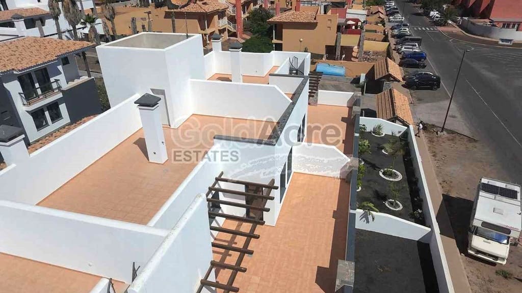 3 bedroom Apartment for sale in Corralejo with pool - € 305,000 (Ref: 9730165)