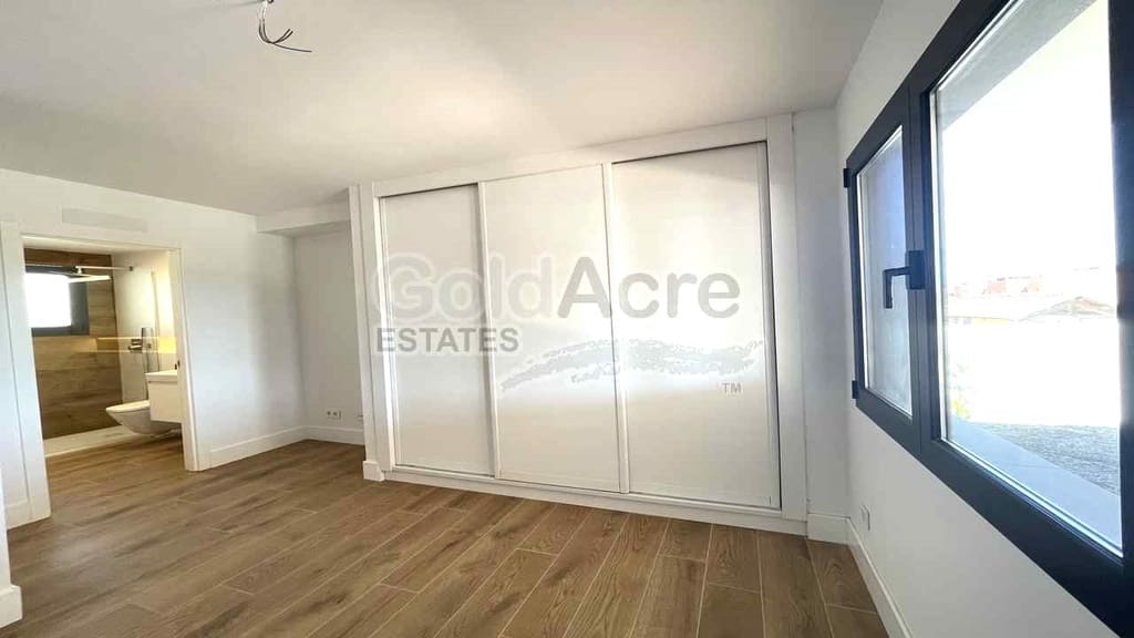 3 bedroom Apartment for sale in Corralejo with pool - € 305,000 (Ref: 9730165)