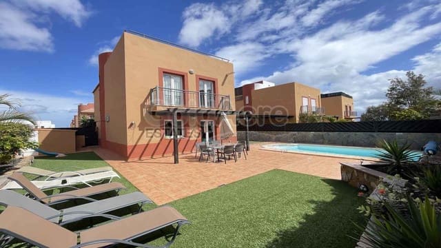 3 Zimmer Villa zu verkaufen in Corralejo, La Oliva mit Pool - 469.000 € (Ref: 9730168)