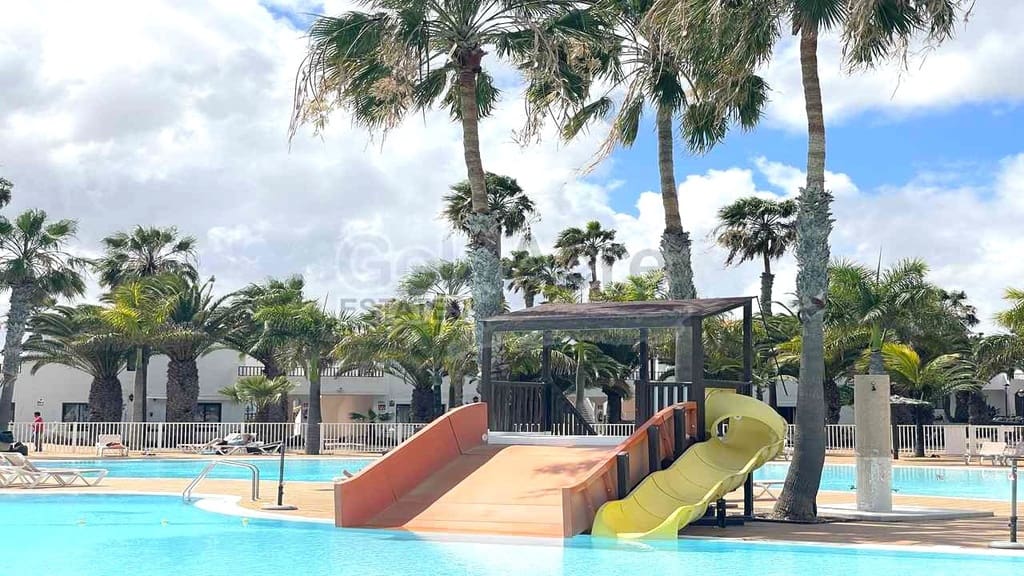 1 bedroom Apartment for sale in Corralejo with pool - € 189,000 (Ref: 9730415)