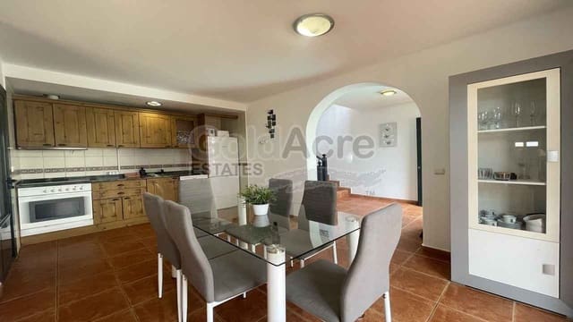 3 soveværelse Villa til salg i Corralejo, La Oliva med swimmingpool garage - € 460.000 (Ref: 9730416)