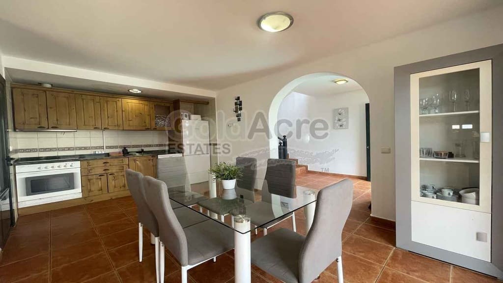 3 soveværelse Villa til salg i Corralejo med swimmingpool garage - € 420.000 (Ref: 9730416)