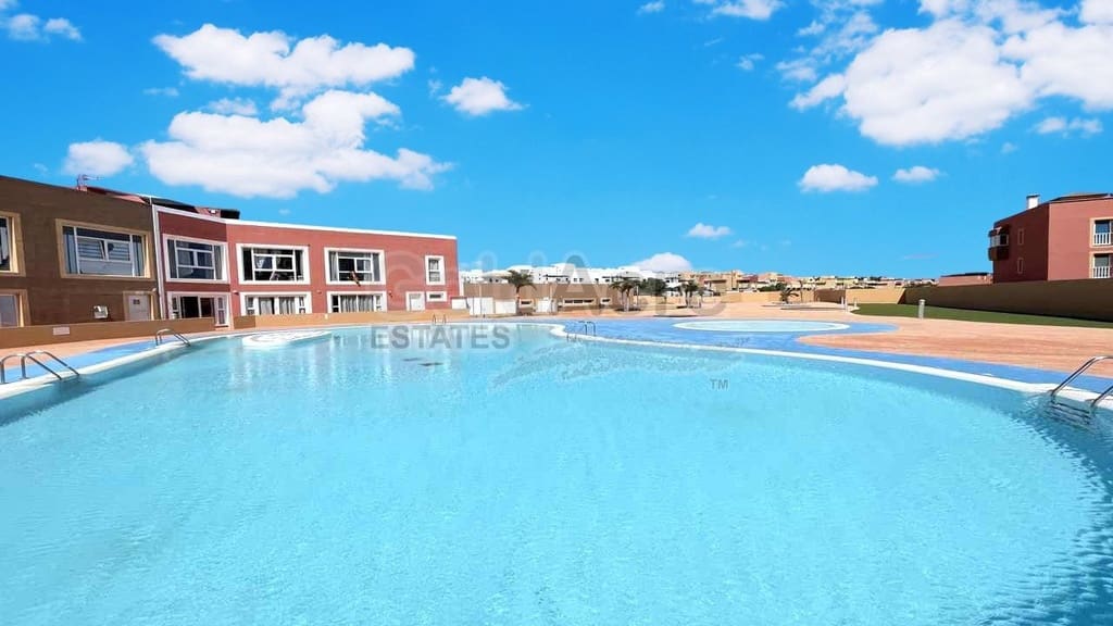 Apartment for sale in Corralejo with pool - € 159,000 (Ref: 9731552)