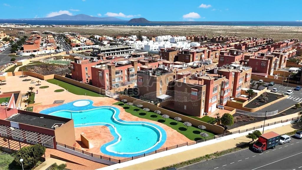 Apartment for sale in Corralejo with pool - € 159,000 (Ref: 9731552)