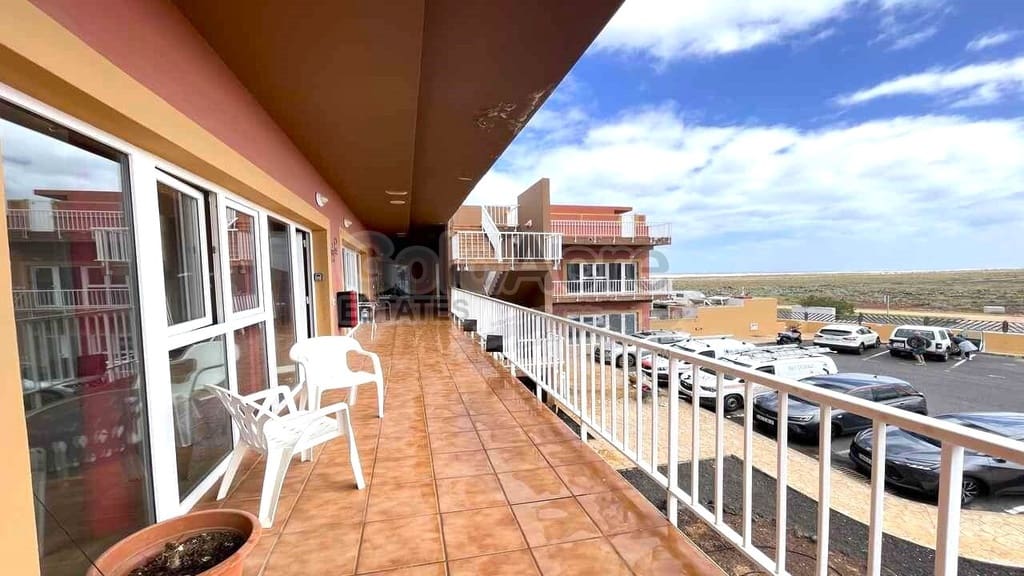 Apartment for sale in Corralejo with pool - € 159,000 (Ref: 9731552)