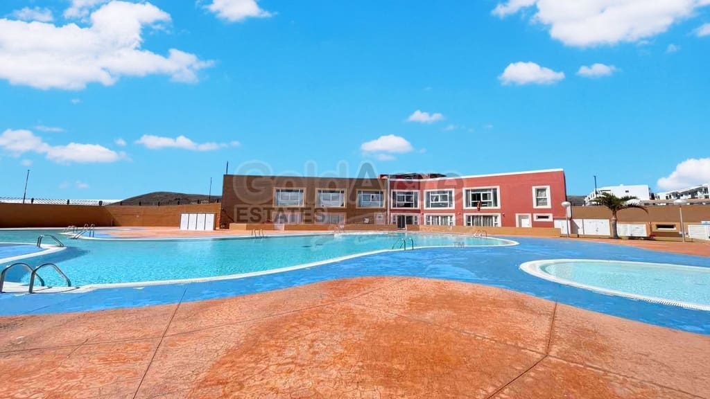 Apartment for sale in Corralejo with pool - € 159,000 (Ref: 9731552)