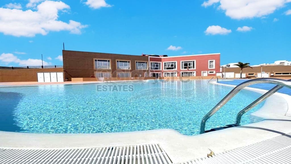 Apartment for sale in Corralejo with pool - € 159,000 (Ref: 9731552)