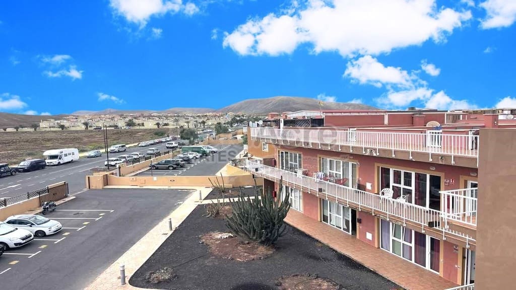 Apartment for sale in Corralejo with pool - € 159,000 (Ref: 9731552)