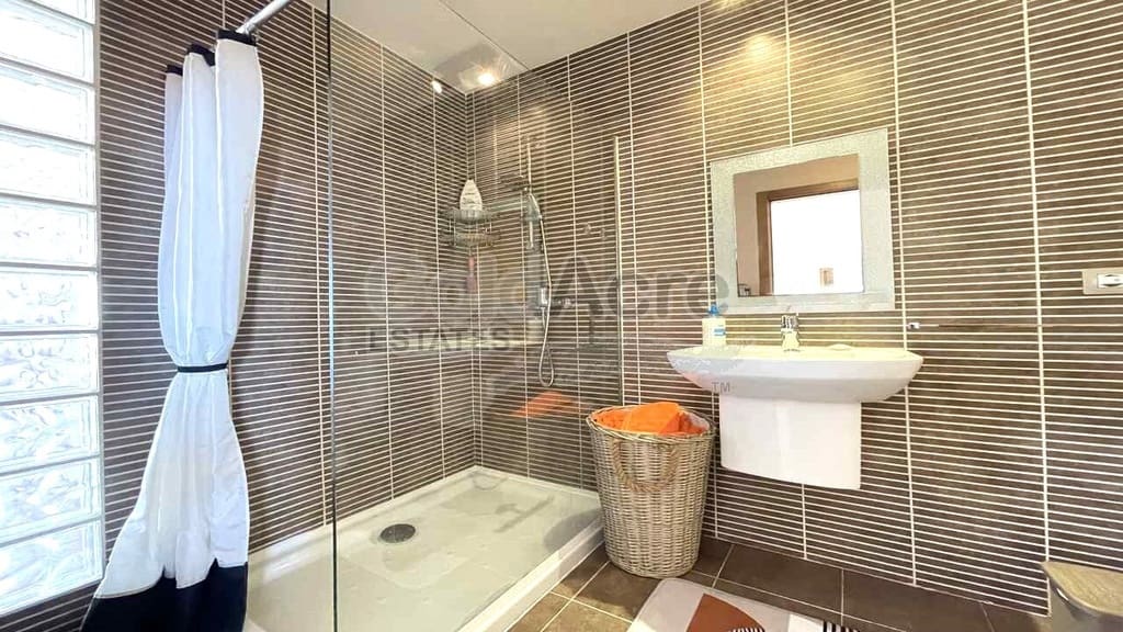 Apartment for sale in Corralejo with pool - € 159,000 (Ref: 9731552)