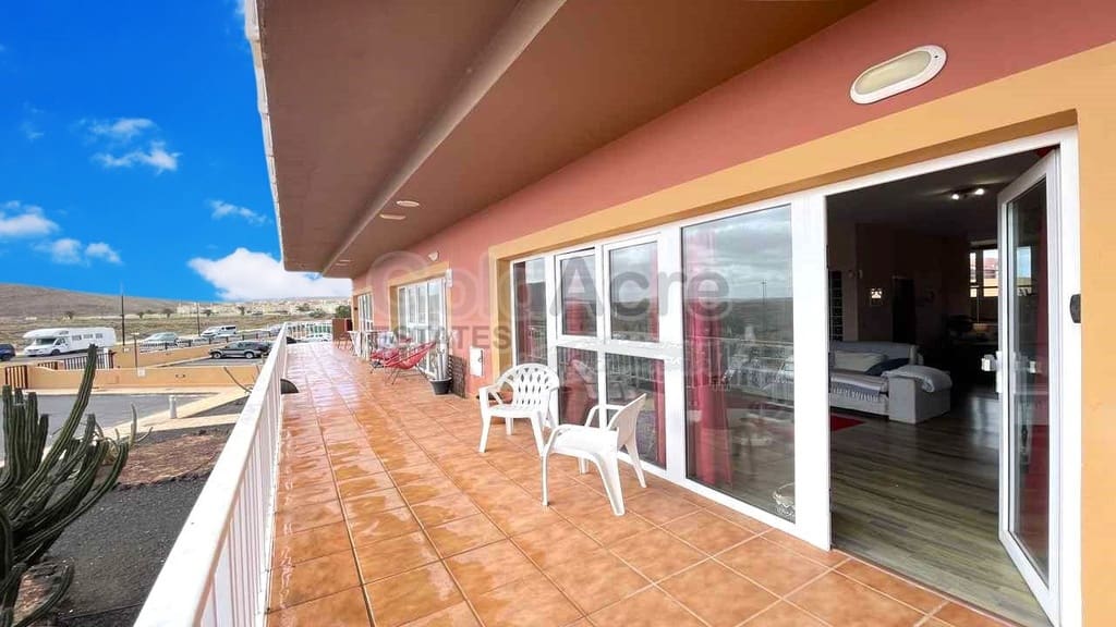 Apartment for sale in Corralejo with pool - € 159,000 (Ref: 9731552)