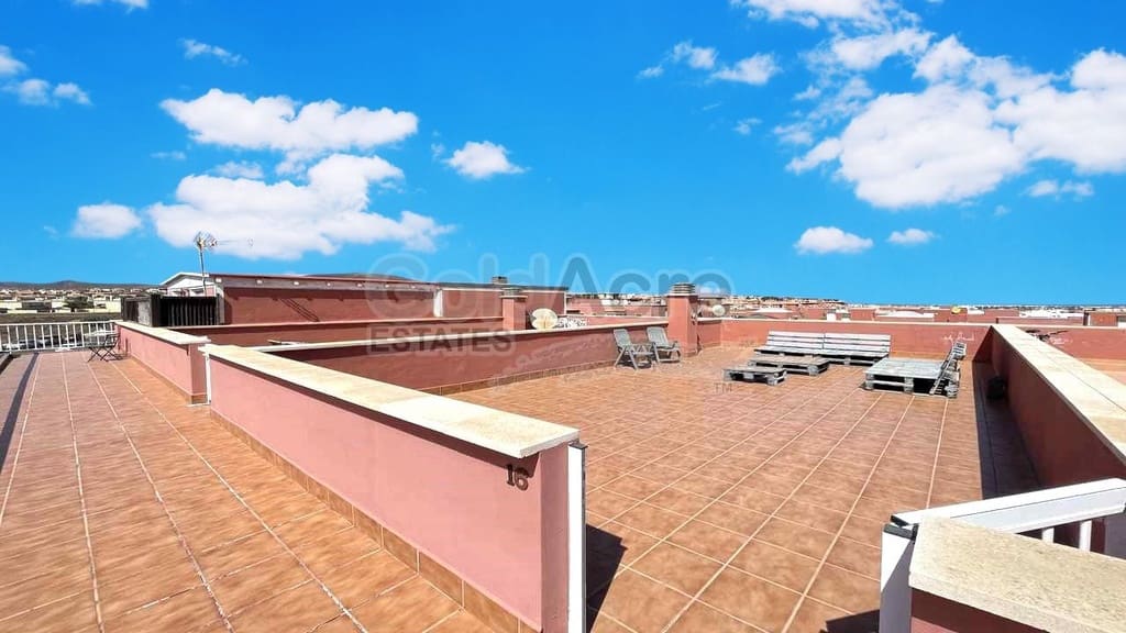 Apartment for sale in Corralejo with pool - € 159,000 (Ref: 9731552)