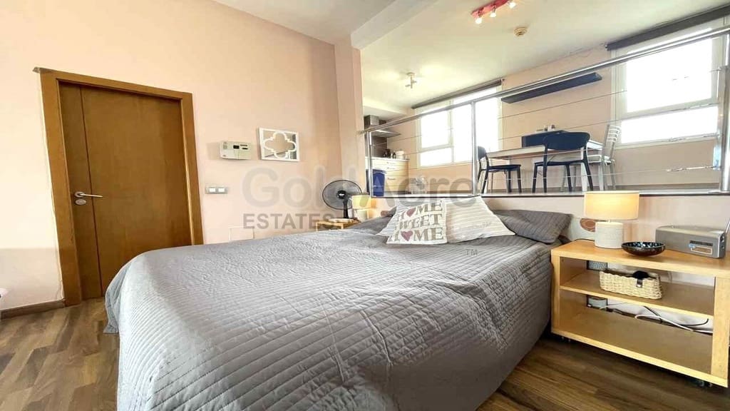 Apartment for sale in Corralejo with pool - € 159,000 (Ref: 9731552)