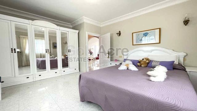 3 soveværelse Villa til salg i Corralejo, La Oliva med swimmingpool - € 849.000 (Ref: 9733372)