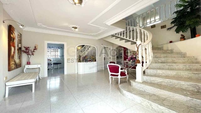 3 Zimmer Villa zu verkaufen in Corralejo, La Oliva mit Pool - 849.000 € (Ref: 9733372)