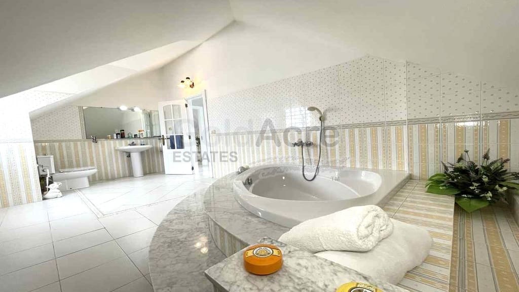 Chalet de 3 habitaciones en Corralejo en venta con piscina garaje - 849.000 € (Ref: 9733372)