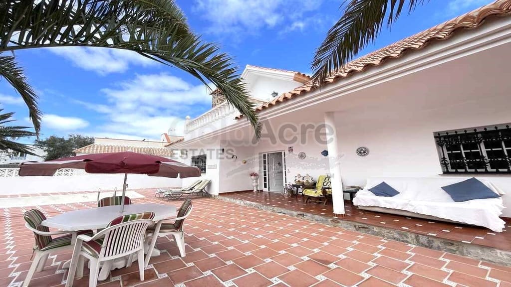 Chalet de 3 habitaciones en Corralejo en venta con piscina garaje - 849.000 € (Ref: 9733372)