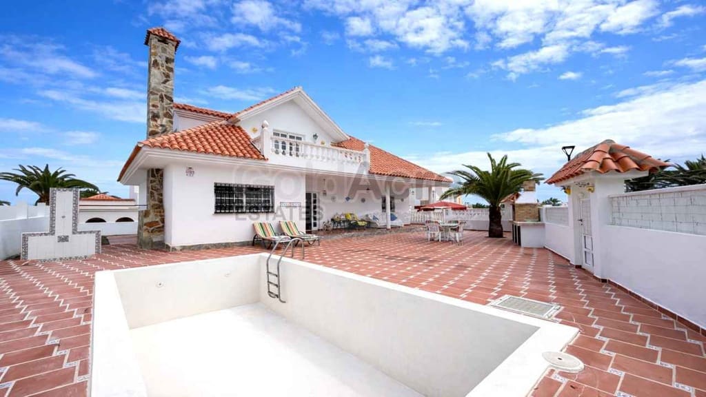 Chalet de 3 habitaciones en Corralejo en venta con piscina garaje - 849.000 € (Ref: 9733372)