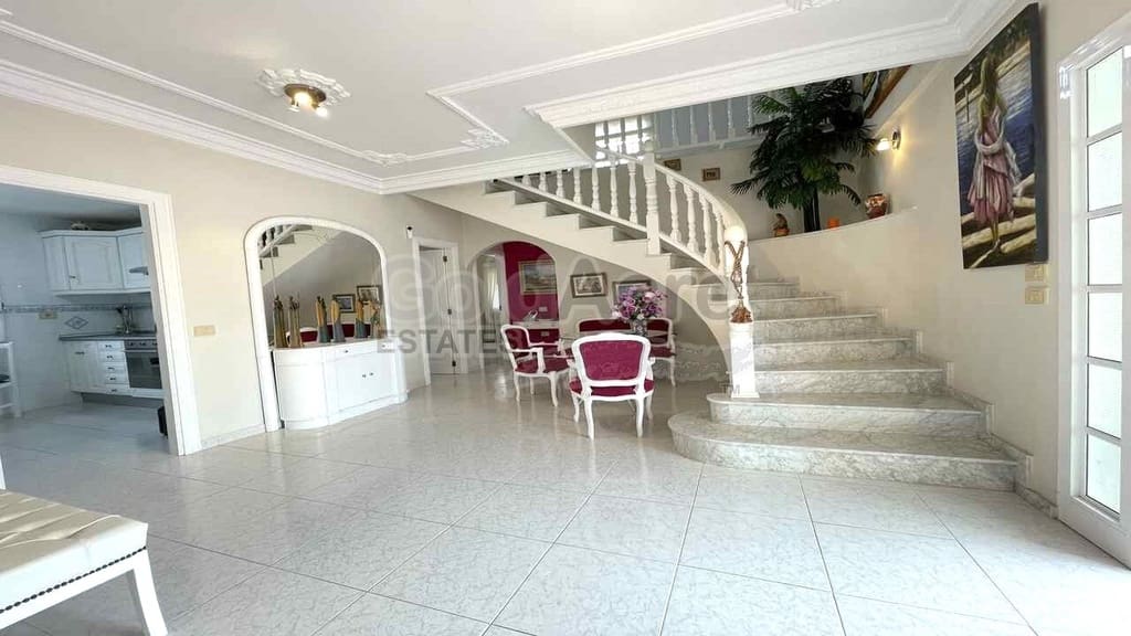 Chalet de 3 habitaciones en Corralejo en venta con piscina garaje - 849.000 € (Ref: 9733372)