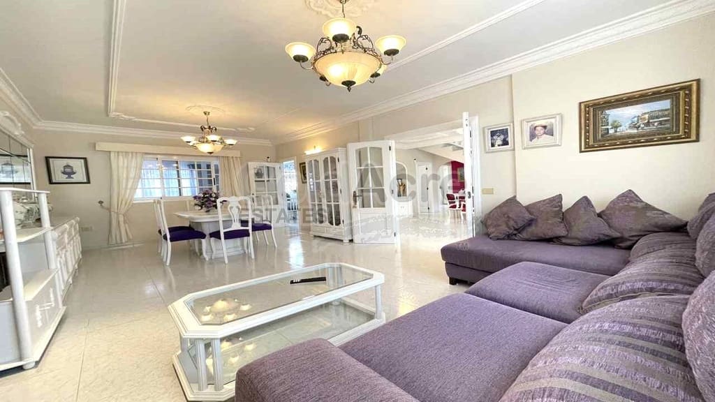 Chalet de 3 habitaciones en Corralejo en venta con piscina garaje - 849.000 € (Ref: 9733372)