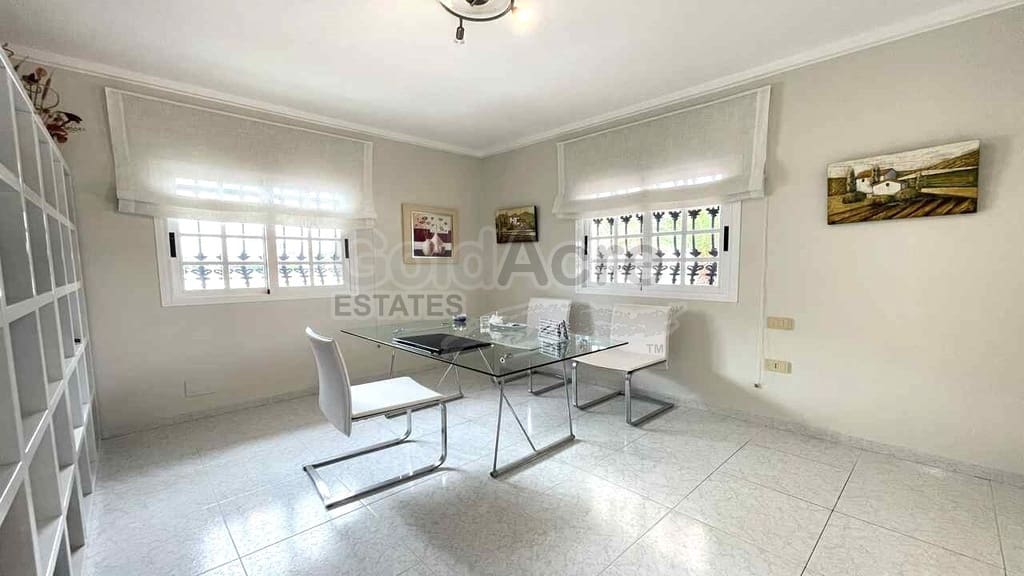 Chalet de 3 habitaciones en Corralejo en venta con piscina garaje - 849.000 € (Ref: 9733372)