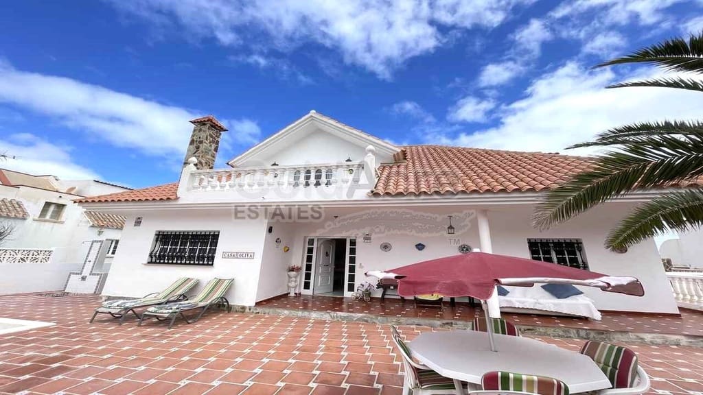 Chalet de 3 habitaciones en Corralejo en venta con piscina garaje - 849.000 € (Ref: 9733372)