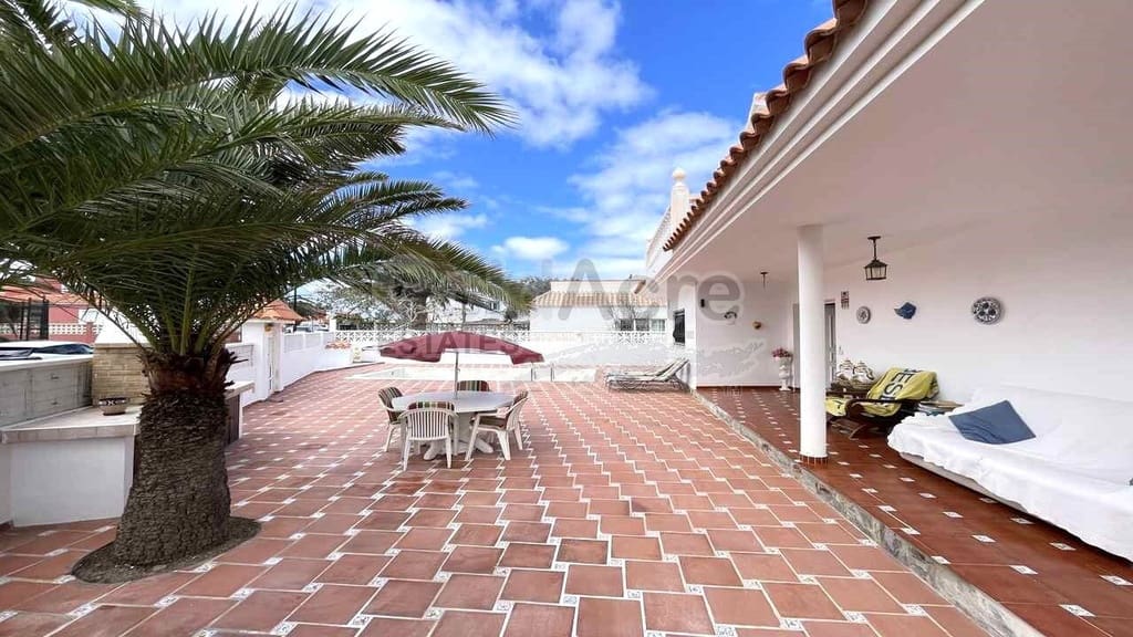Chalet de 3 habitaciones en Corralejo en venta con piscina garaje - 849.000 € (Ref: 9733372)