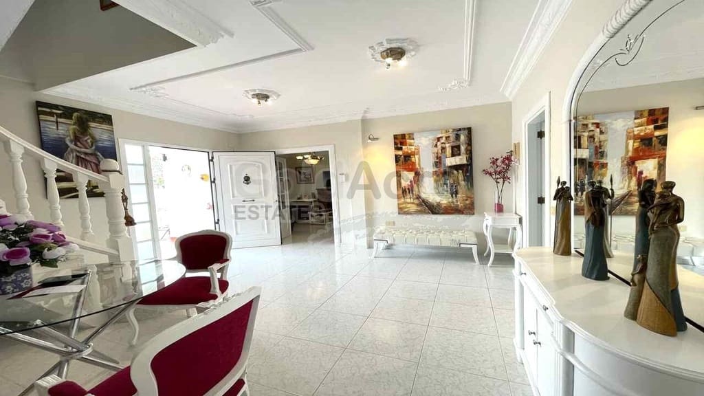 Chalet de 3 habitaciones en Corralejo en venta con piscina garaje - 849.000 € (Ref: 9733372)