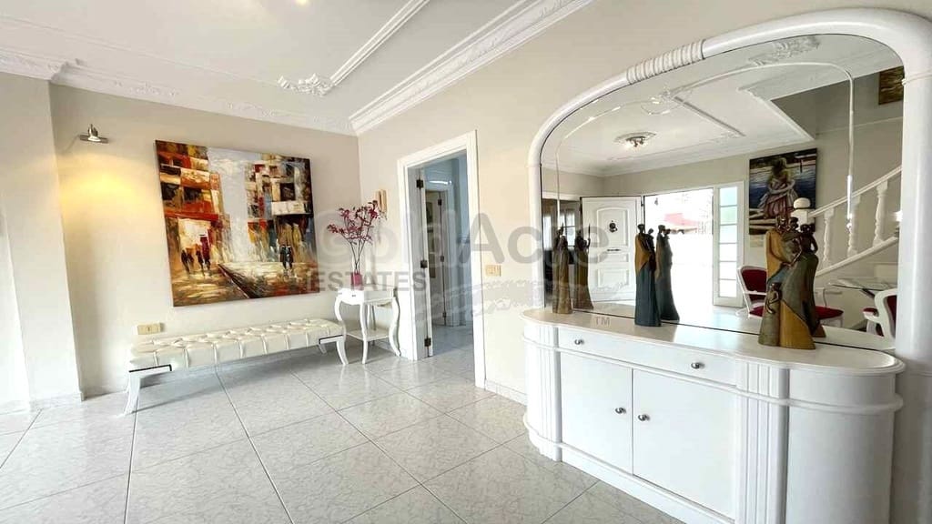 Chalet de 3 habitaciones en Corralejo en venta con piscina garaje - 849.000 € (Ref: 9733372)